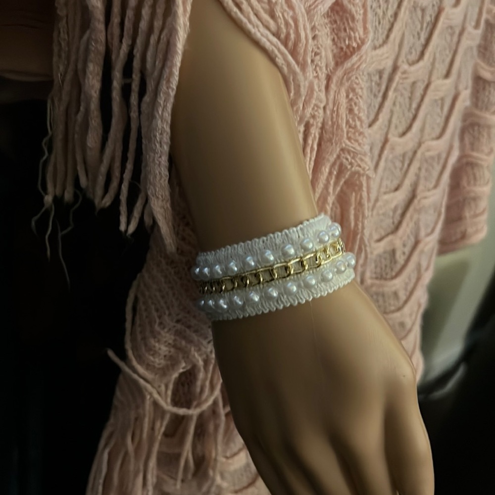 Pearl and Gold Chain Bracelet